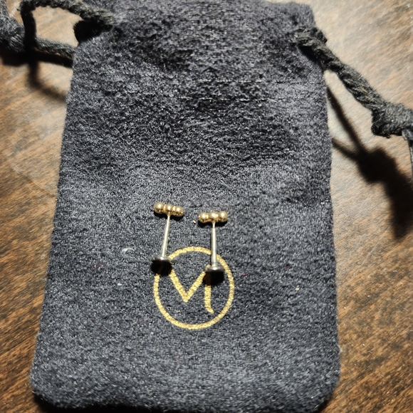 Mejuri Gold Spheres Bar Stud Earrings - Picture 4 of 4